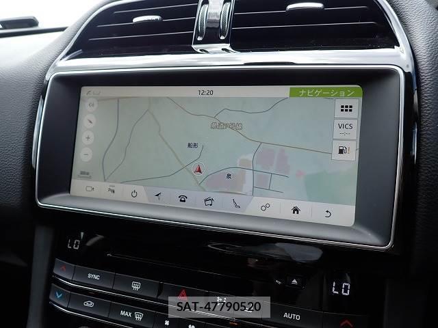 Jaguar F-PACE 2016-06 8867215-2