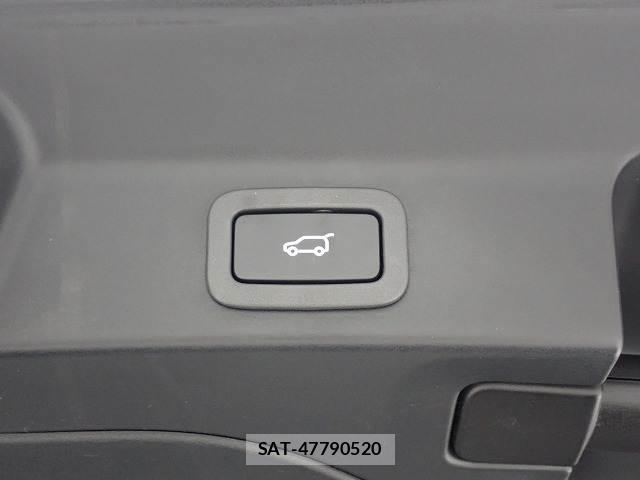 Jaguar F-PACE 2016-06 8867215-6
