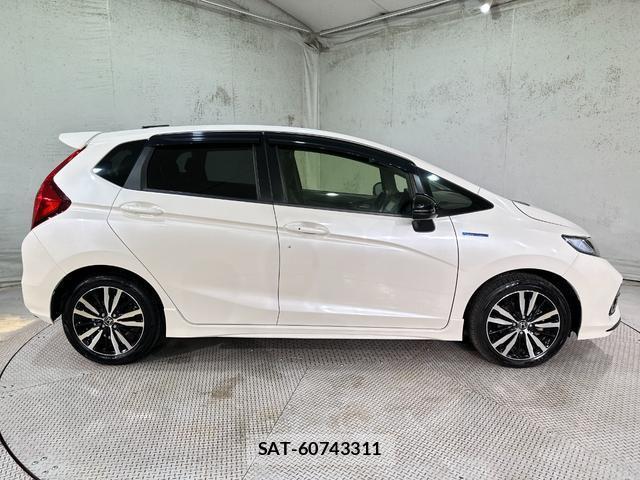 Honda FIT HYBRID 2018-01 8866364-15