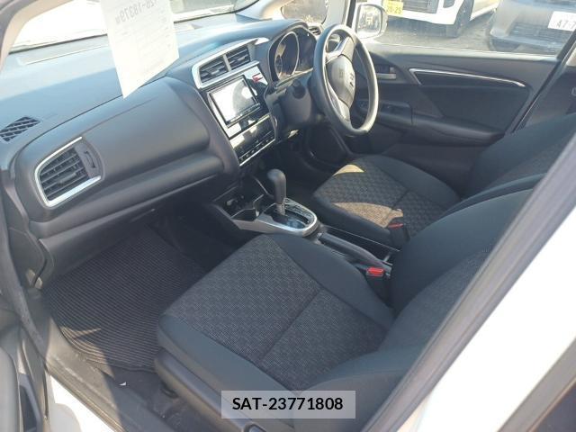 Honda FIT 2017-09 8867326-15