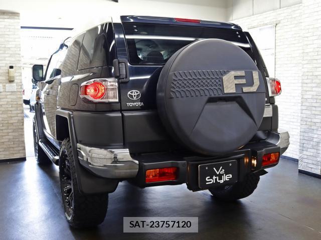 Toyota FJ CRUISER 2012-11 8866042-13