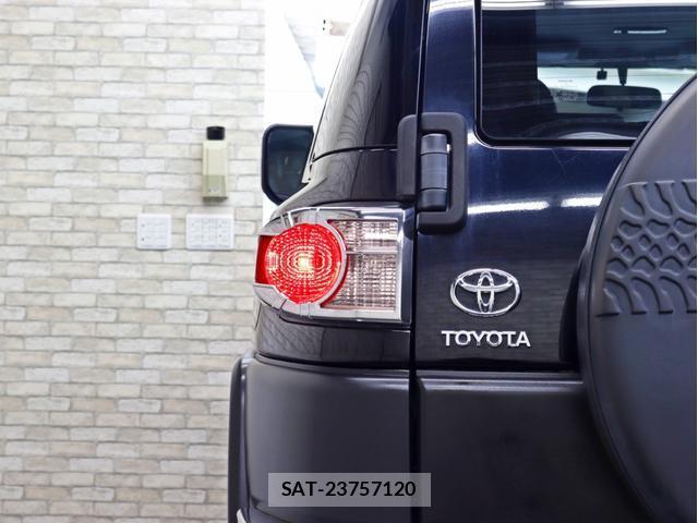 Toyota FJ CRUISER 2012-11 8866042-17