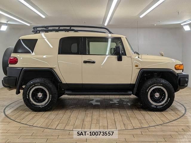 Toyota FJ CRUISER 2017-11 8867378-17