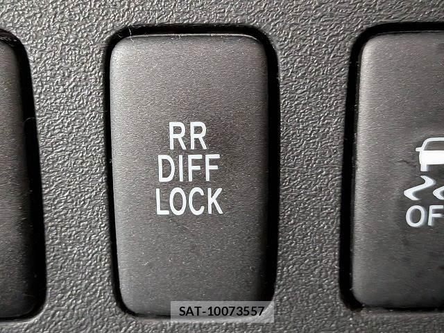 Toyota FJ CRUISER 2017-11 8867378-6
