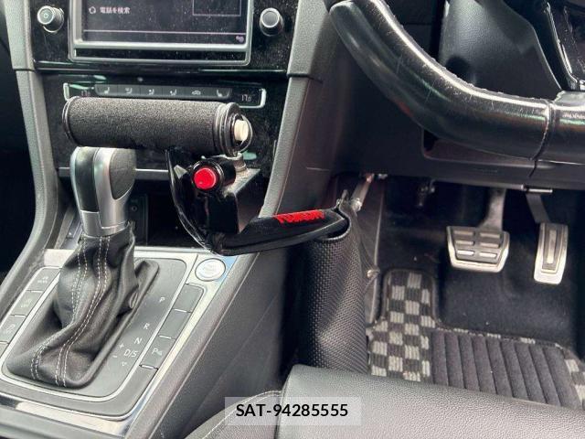 VolksWagen GOLF R 2017-06 8866629-3