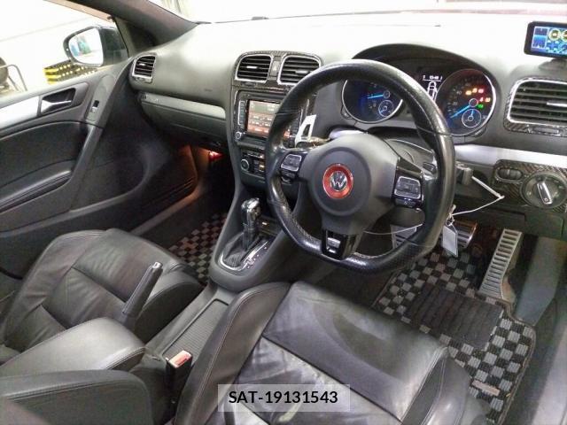 VolksWagen GOLF 2011-03 8866610-2
