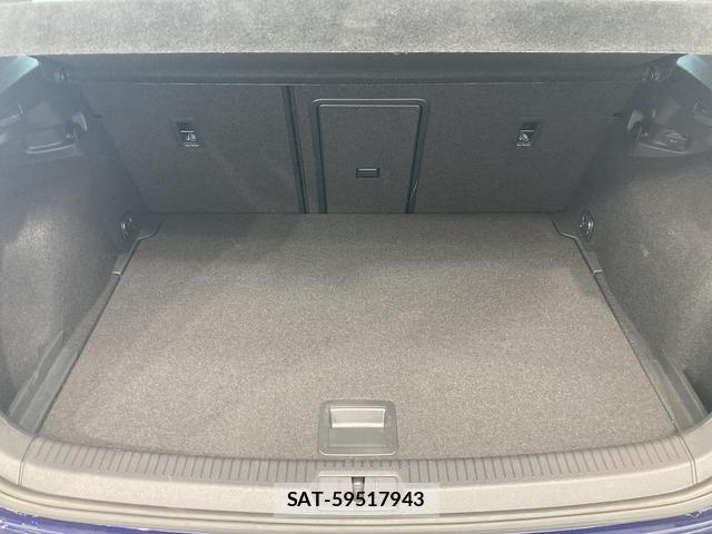 VolksWagen GOLF 2019-11 8866860-17
