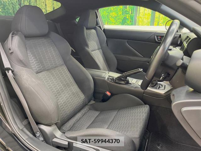 Toyota GR86 2022-12 8865310-7