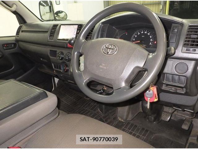 Toyota HIACE VAN 2016-11 8865549-3