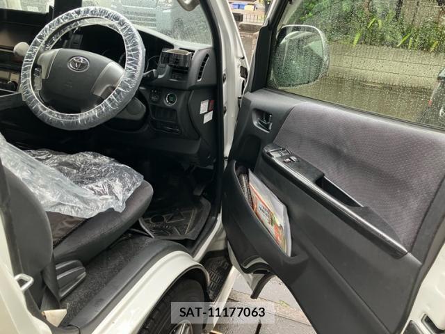 Toyota HIACE VAN 2014-02 8865754-11