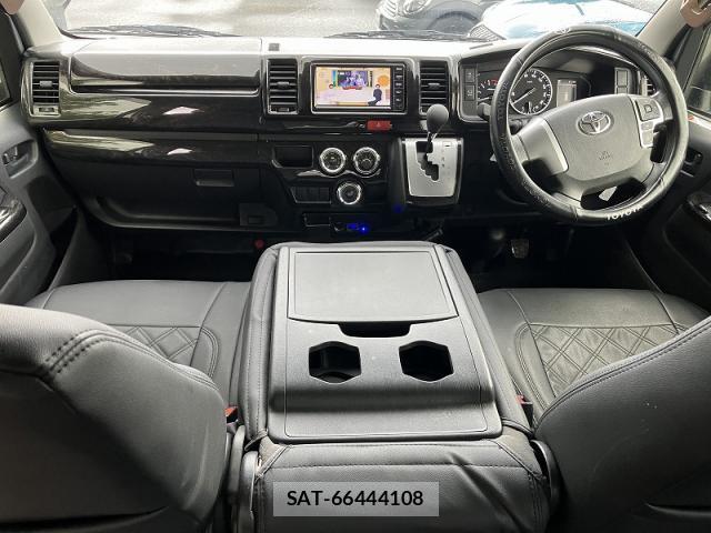 Toyota HIACE VAN 2023-12 8866165-3