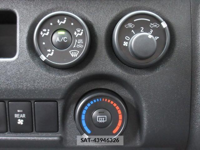 Toyota HIACE VAN 2023-10 8866717-17