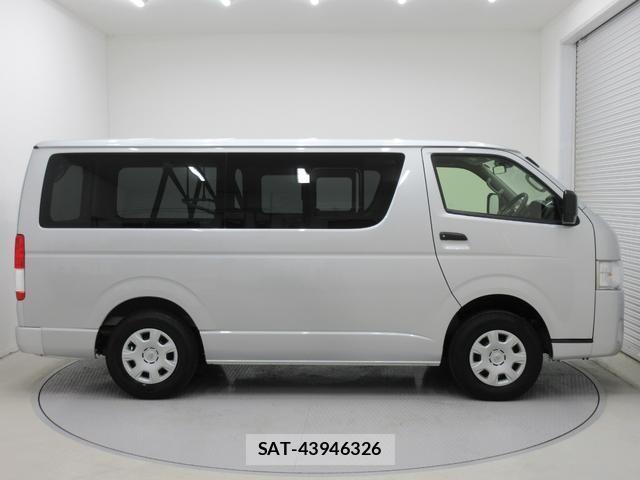 Toyota HIACE VAN 2023-10 8866717-3
