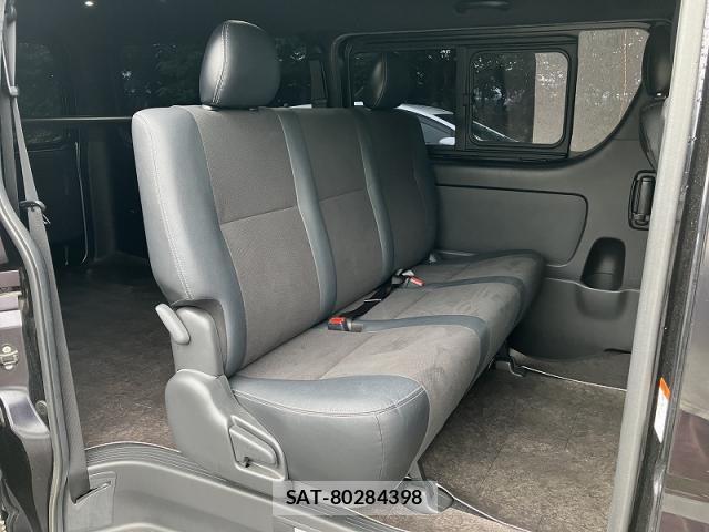 Toyota HIACE VAN 2020-08 8866884-5