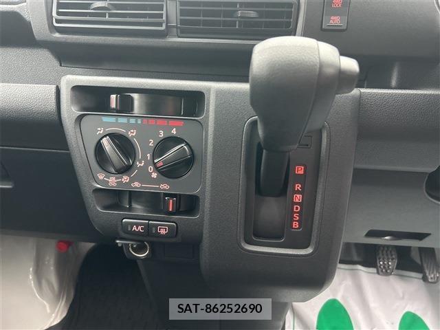 Daihatsu HIJET CARGO 2026-03 8865697-18