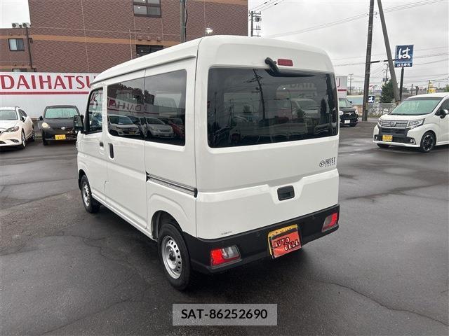 Daihatsu HIJET CARGO 2026-03 8865697-5