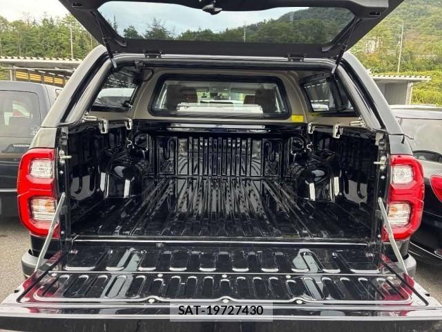 Toyota HILUX 2021-09 8865515-2