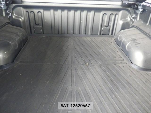 Toyota HILUX 2023-06 8865536-2