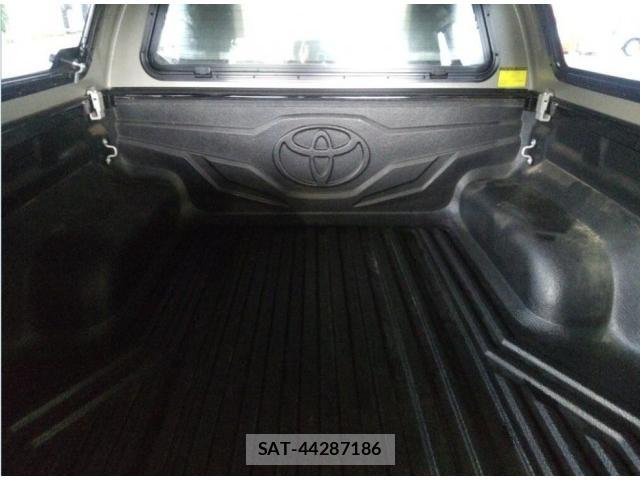 Toyota HILUX 2021-06 8865542-2