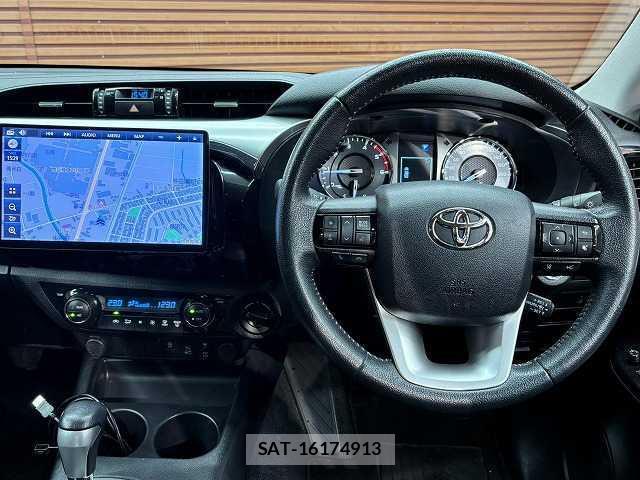 Toyota HILUX 2022-08 8866784-11