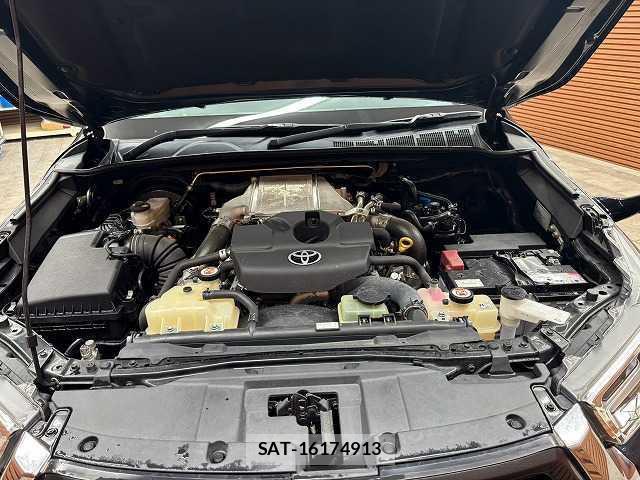 Toyota HILUX 2022-08 8866784-12