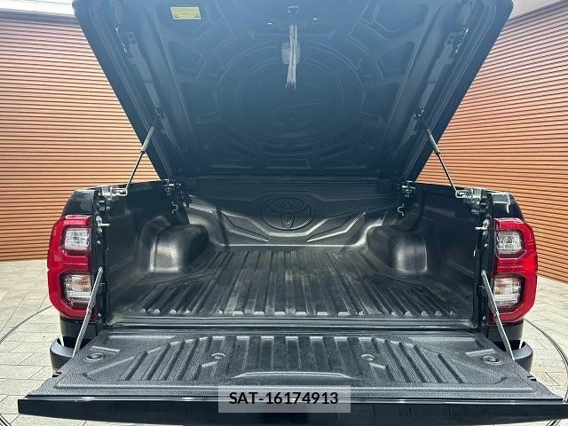 Toyota HILUX 2022-08 8866784-13
