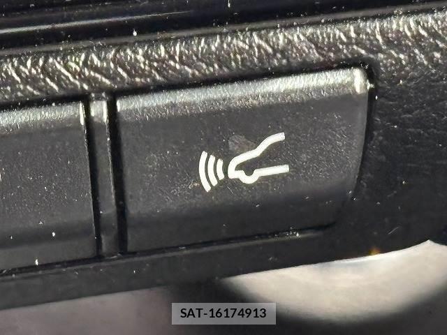 Toyota HILUX 2022-08 8866784-7