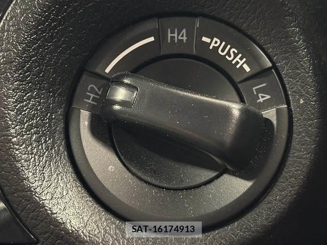 Toyota HILUX 2022-08 8866784-8