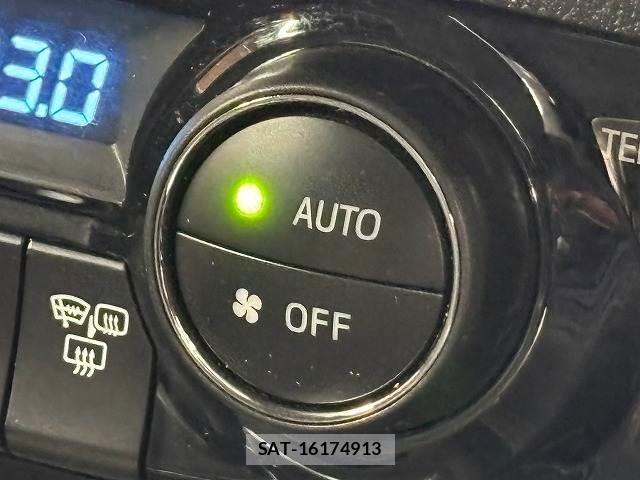 Toyota HILUX 2022-08 8866784-9