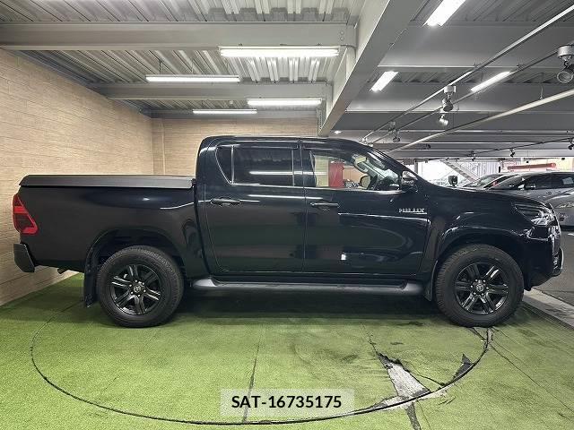 Toyota HILUX 2022-07 8867159-17