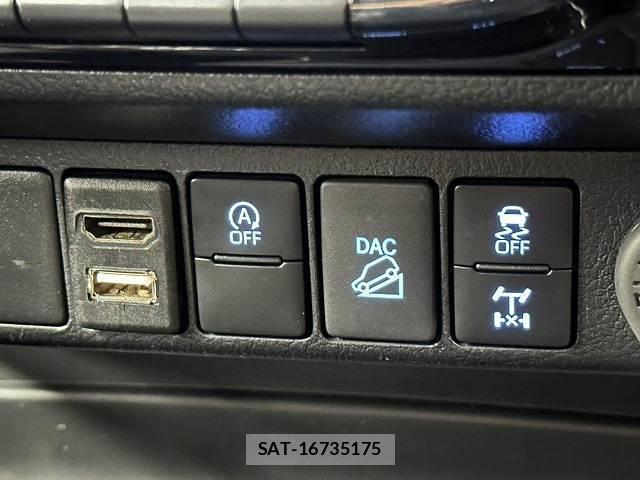 Toyota HILUX 2022-07 8867159-9