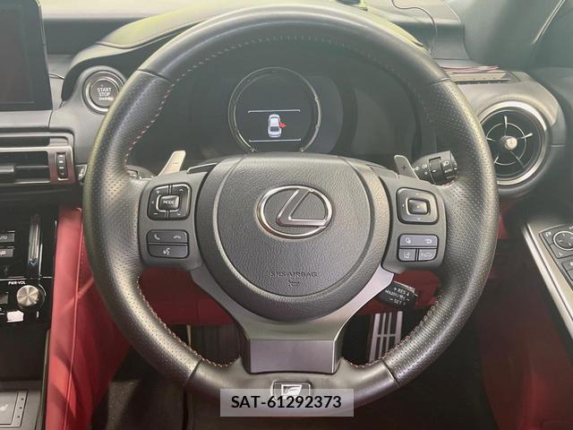 Lexus IS 2021-04 8865312-10