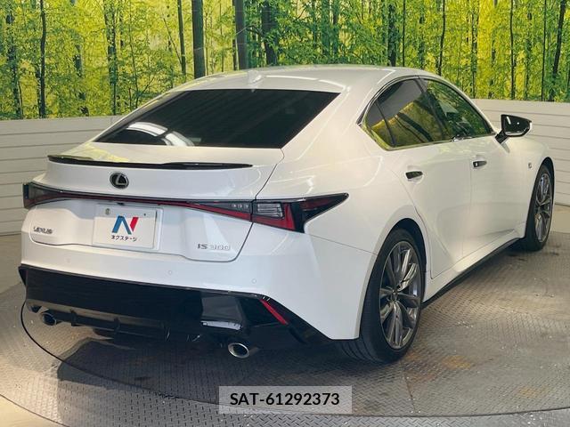 Lexus IS 2021-04 8865312-16