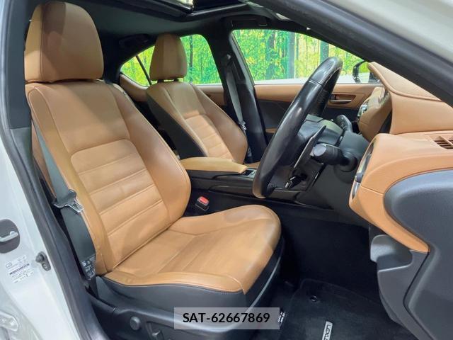 Lexus IS 2022-05 8865315-10