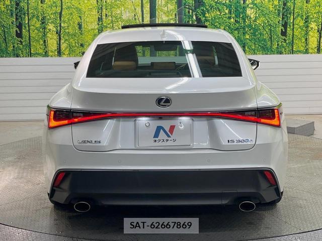 Lexus IS 2022-05 8865315-16
