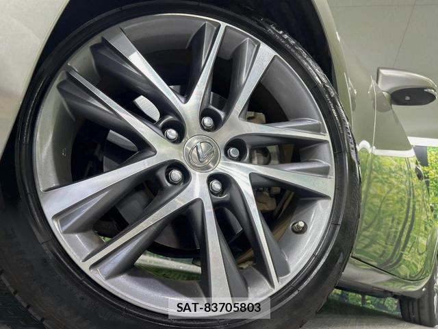 Lexus IS 2017-10 8865563-12