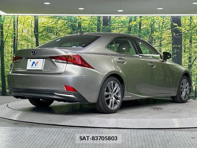 Lexus IS 2017-10 8865563-16