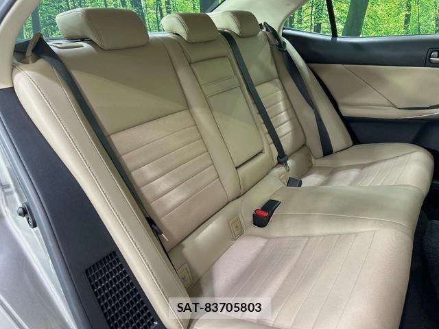 Lexus IS 2017-10 8865563-8
