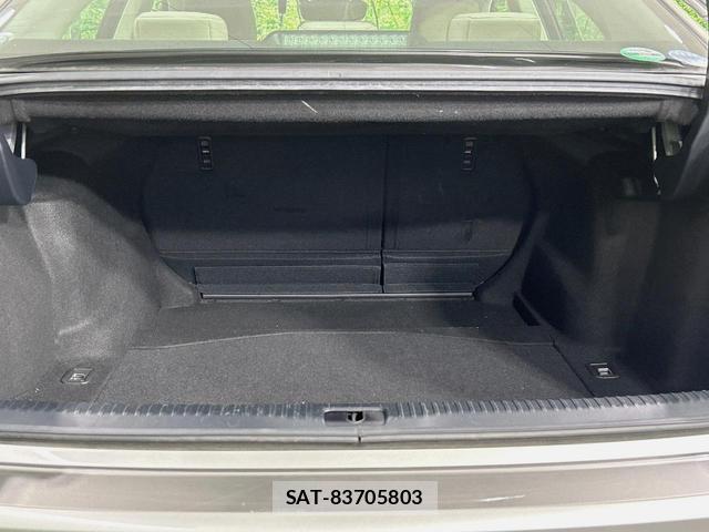 Lexus IS 2017-10 8865563-9