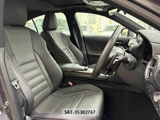 Lexus IS 2021-01 8866345-10