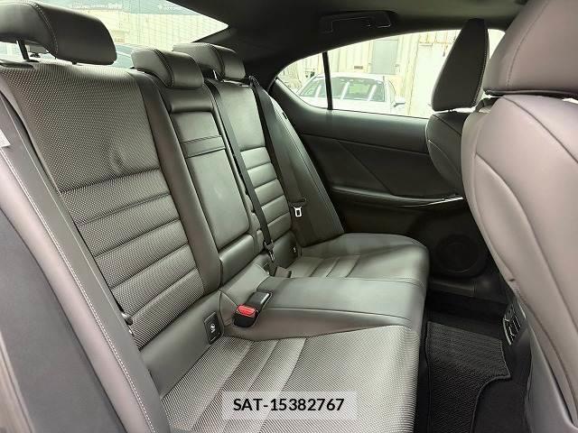 Lexus IS 2021-01 8866345-11