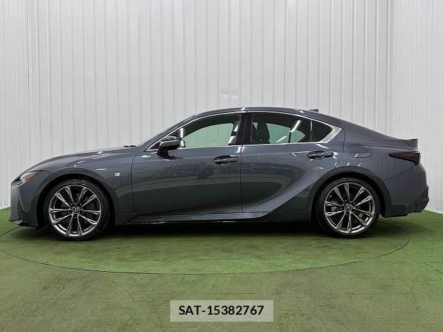 Lexus IS 2021-01 8866345-16