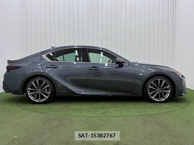 Lexus IS 2021-01 8866345-17