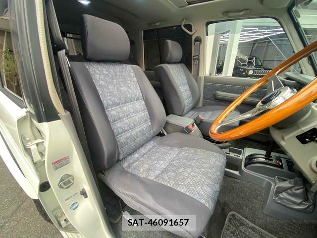 Toyota Land Cruiser 70 2004-07 8865986-13