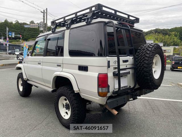 Toyota Land Cruiser 70 2004-07 8865986-7