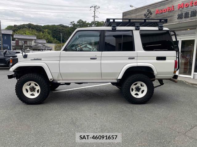 Toyota Land Cruiser 70 2004-07 8865986-8