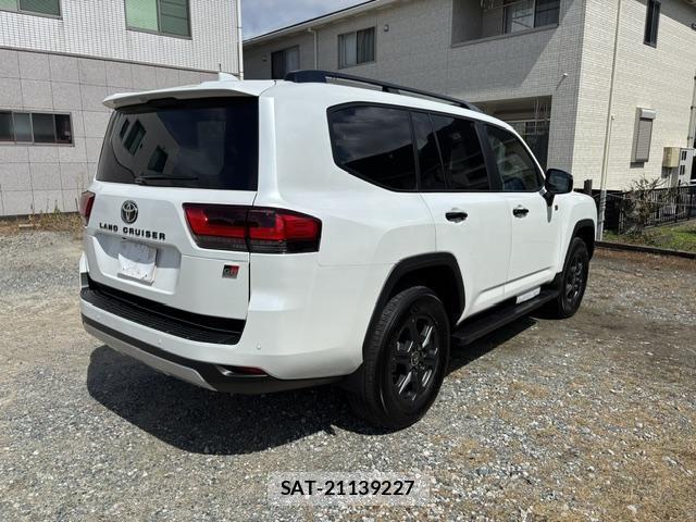 Toyota LAND CRUISER 2025-11 8865676-2