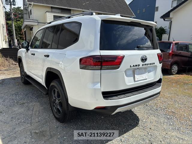 Toyota LAND CRUISER 2025-11 8865676-3