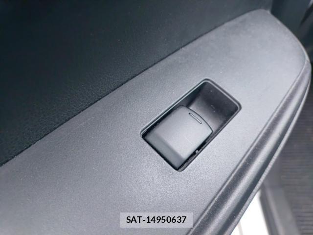 Nissan LATIO 2015-09 8865628-12