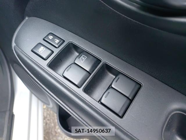 Nissan LATIO 2015-09 8865628-13